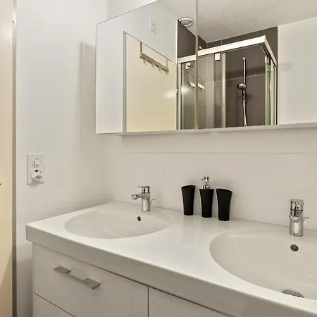 Triangel B Rezia Apartment
